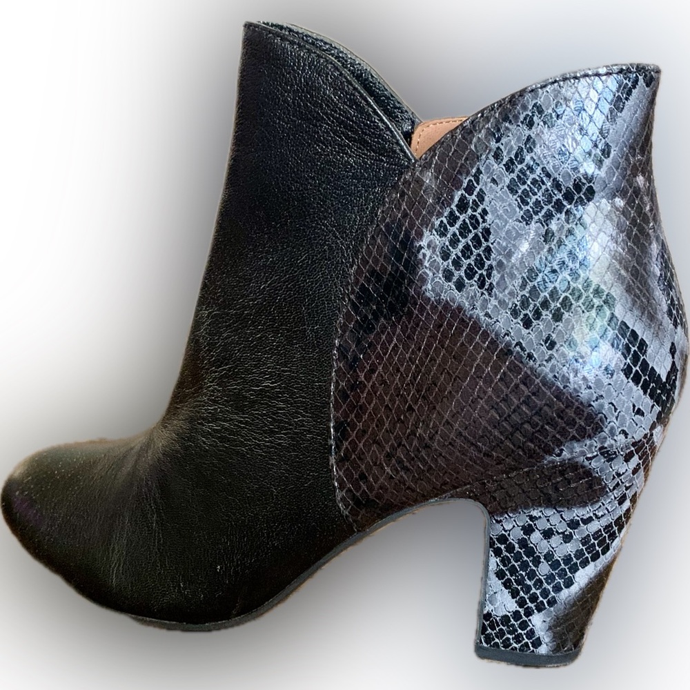 🔥Leather Snakeskin Chunky Black Python Almond Ankle Bootie Side Zip Block Heel